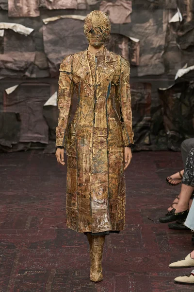 Look 15